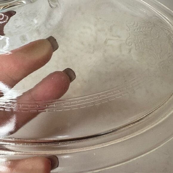 Vintage Anchor Hocking Fire-King White Milk Glass Oval Casserole Dish With Gold - Picture 8 of 9